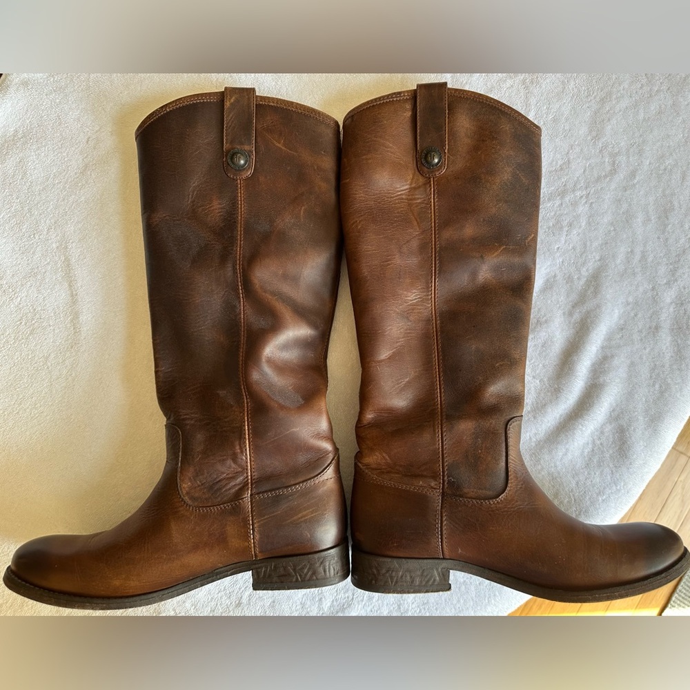 Classic Frye Melissa Button Boots in Cognac 8-1/2 M; pre-owned, good condition - Picture 2 of 9